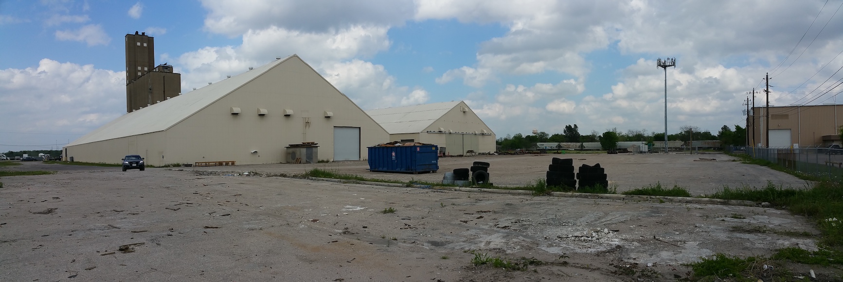 4800 Fidelity - South end of 54,000 SF and its yard area