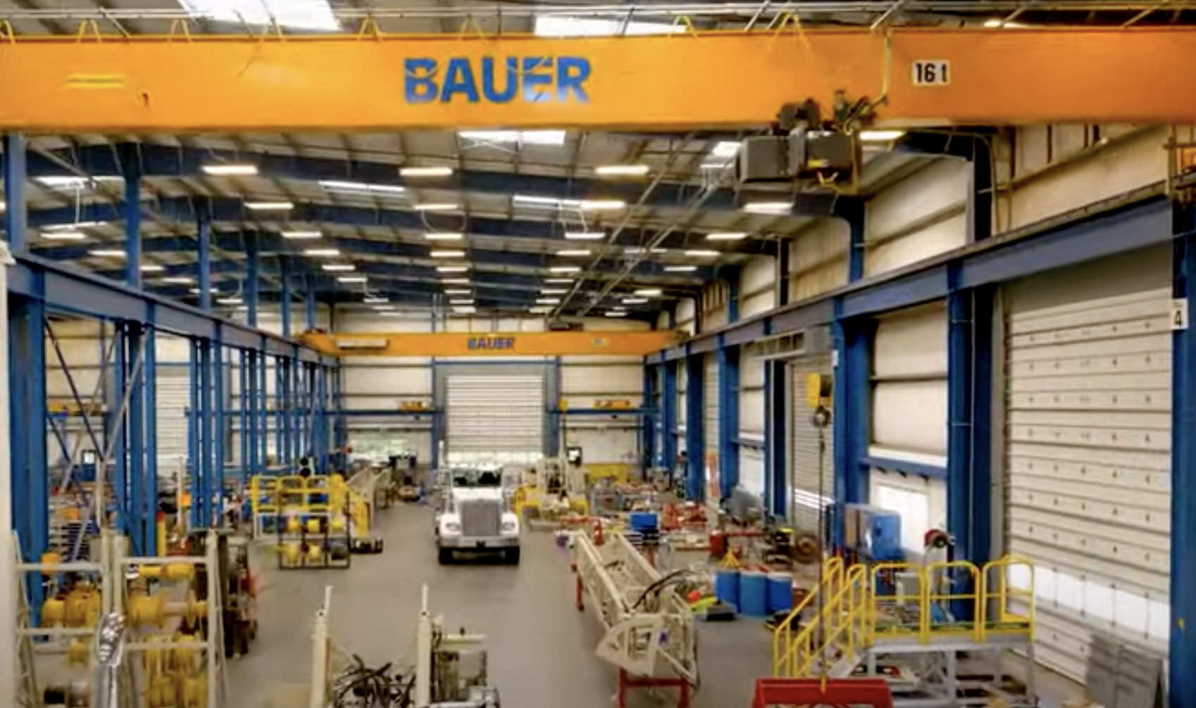 Photo of 2 cranes serving a single warehouse bay | Warehouse Finder