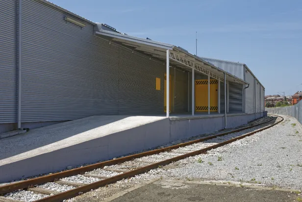 warehouse with rail access/siding thumbnail