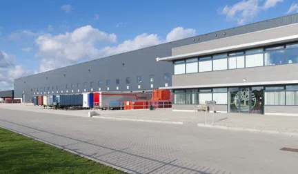 Distribution Warehouse with Dock-High Loading